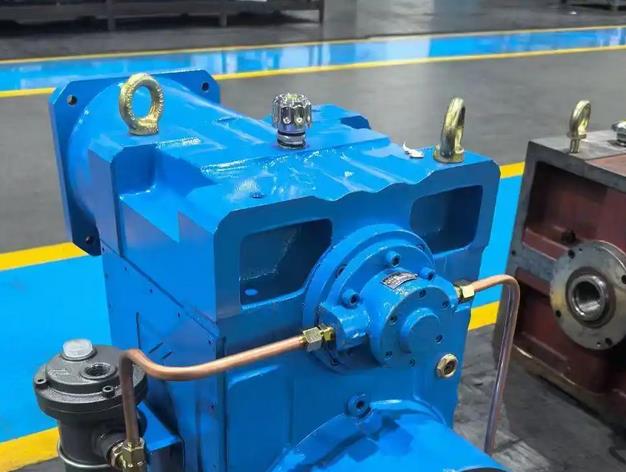 Characteristics of ZLYJ146-16-I reducer for rubber screw extruder