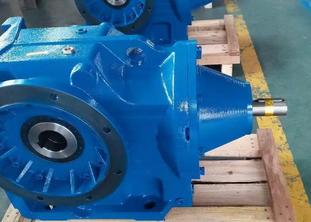 How to check if the transmission shaft of the three-stage ZSY160-31.5-II hard tooth surface gear reducer is concentric