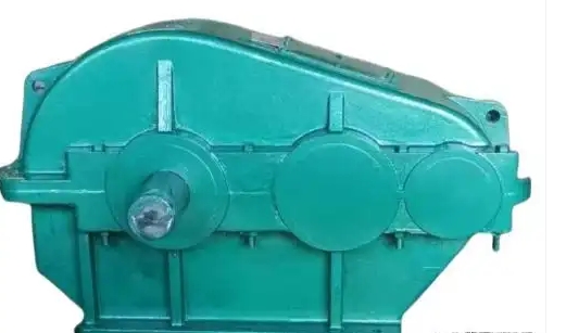 How to choose suitable lubricating oil for the ZQ400-20.49-1 reducer in a high humidity environment