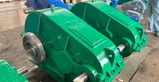 What are the changes in the working efficiency of ZQD400-100-81.7 gear reducer under different humidity environments