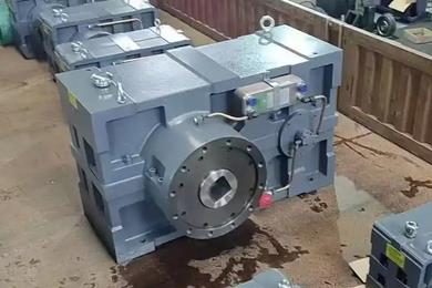 ZLYJ250-16 reducer ensures precise alignment between the output shaft and the screw shaft of the extruder during installation ZLYJ250-16 reducer ensures precise alignment between the output shaft and the screw shaft of the extruder during installation