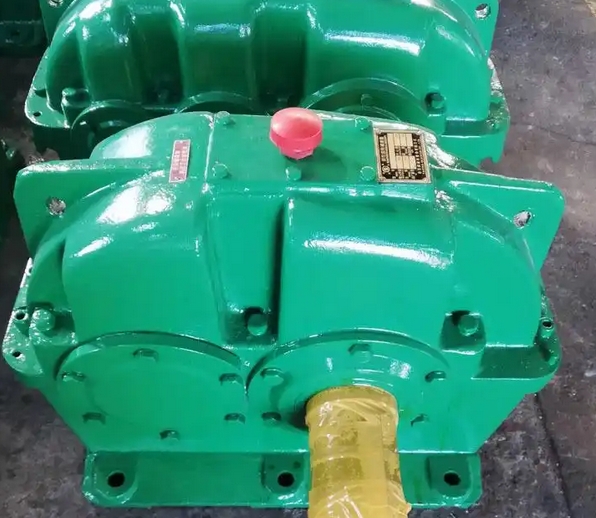 What problems can be caused by loose screws of ZDY450-4-III hard tooth reducer