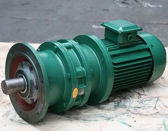 What are the common causes of oil leakage in the lubrication system of XLD2-0.55-29 cycloidal pinwheel reducer