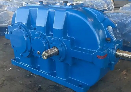 What precautions should be taken when performing cleaning work on DCY224-20-IV hard tooth gear reducer