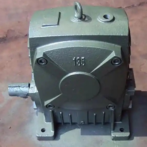 What is the relationship between the transmission ratio and noise level of WPA70-50-A worm gear reducer