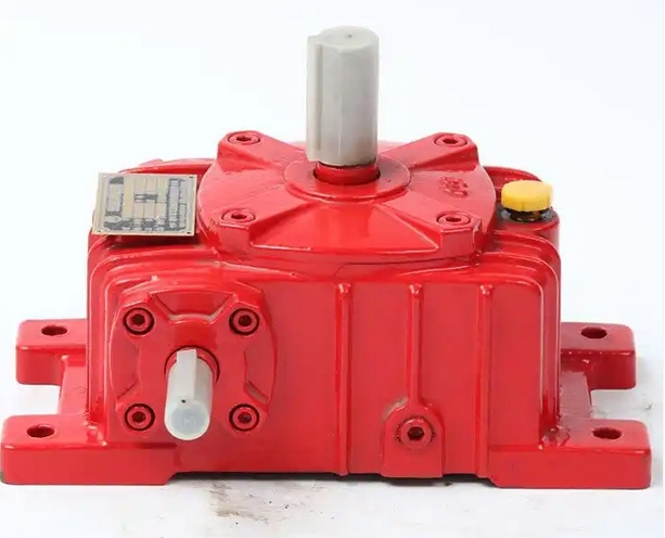 How does noise level affect the performance of the WPO120-40-A worm gear reducer?