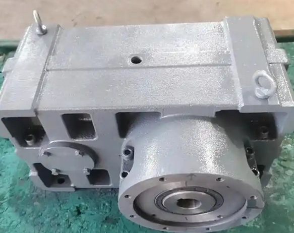What are the main factors affecting the universality of the spline shaft of ZLYJ series hard tooth surface gear reducer