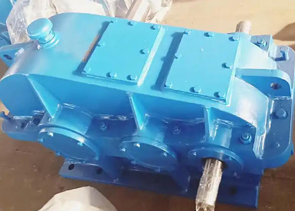 How to ensure safe operation of equipment when adjusting the axis lines of input and output shafts of ZL1000-8-3 soft tooth surface reducer