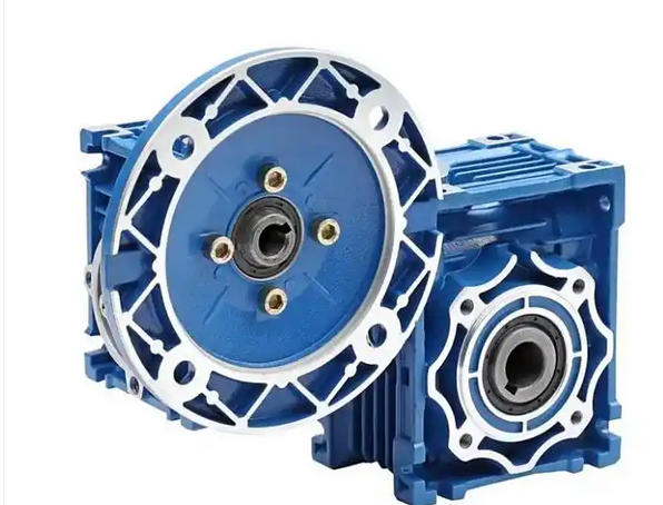 What are the differences in protective measures for different models of worm gear reducers when the working environment temperature is too high or too low
