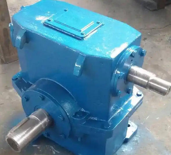 What are the characteristics of material selection for WS80-23-II worm gear reducer