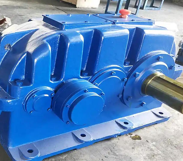 What is the reason for ensuring the levelness of the motor and gearbox when installing ZSY450-90-III gearbox