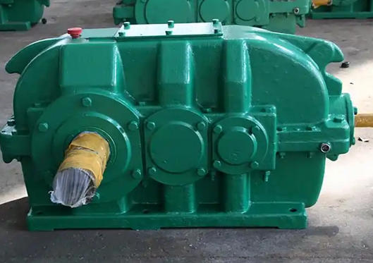 Comparison of specific data on the working efficiency of gear reducers made of different materials in high humidity environments