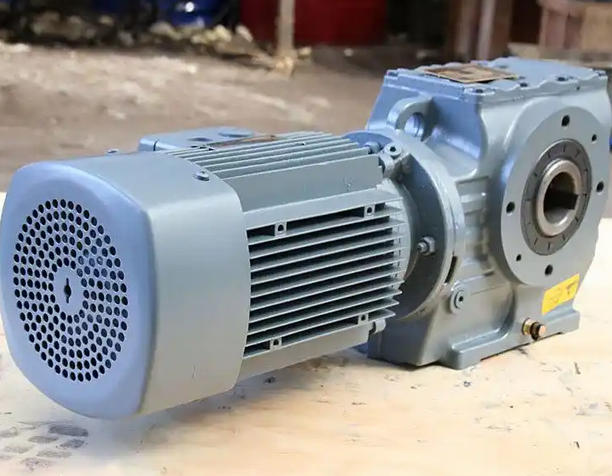What factors affect the output speed of SA47-15-1.5KW worm gear reducer