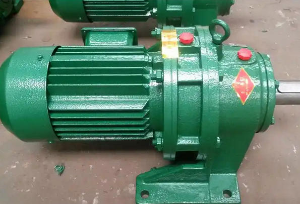 What are the effects of excessive or insufficient backlash between the teeth of the cycloidal gear of BWD27-23-4KW reducer on the reducer