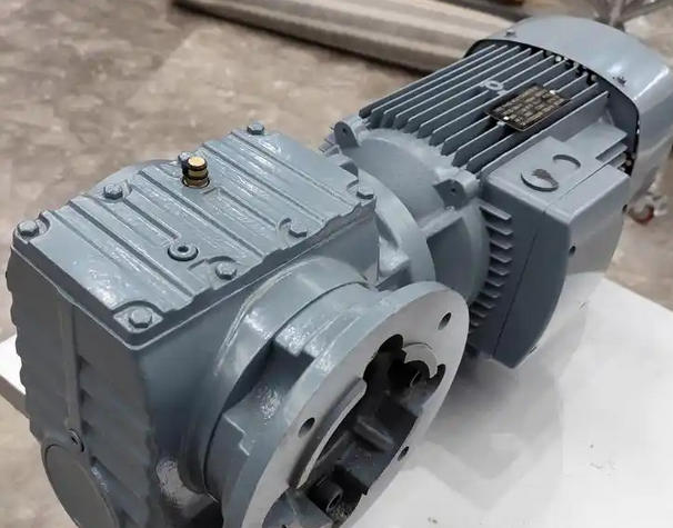 How to perform rust prevention treatment on the heat dissipation area of KAF67-5.5KW-15.75-M5 gear reducer after cleaning