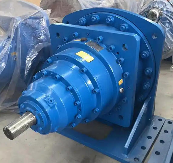 How often is the sealing and protective component of P3SA17 planetary gearbox replaced