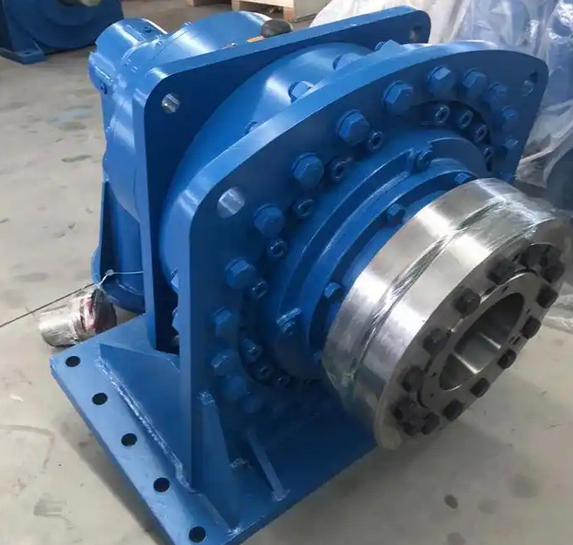 What is the typical service life of the core transmission components of P3SA16 planetary gearbox