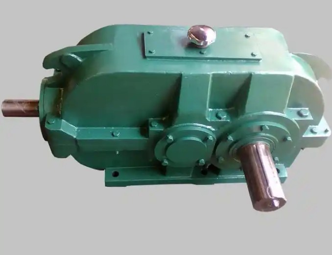 What are the differences between the lubrication methods of hard tooth surface reducers and soft tooth surface reducers?