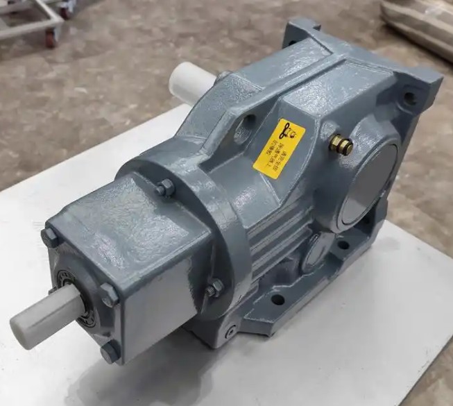 What are the common faults in the K77-Y11-4P-20.25 reducer splash lubrication system?