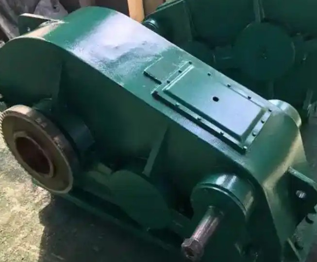 What impact does temperature change have on the sealing performance of ZQD350-223.8-1 gear reducer?