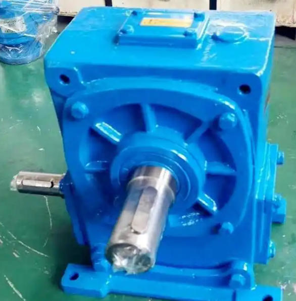 What are the installation conditions for WHT05-63-8Z circular cylindrical worm gear reducer