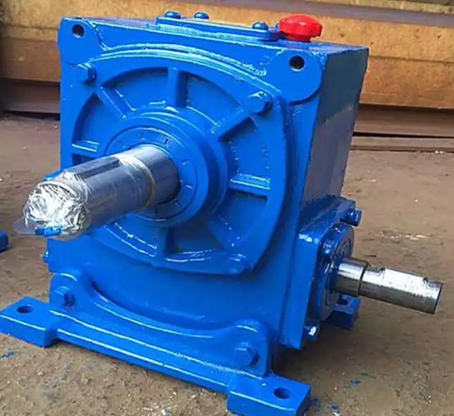 What is the impact of WHT08-63-8Z reducer box material on noise?