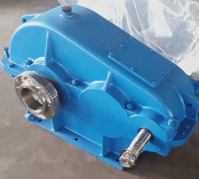 What impact will loose or damaged heat sinks of JZQ500 soft tooth surface reducer have on the operation of the equipment?