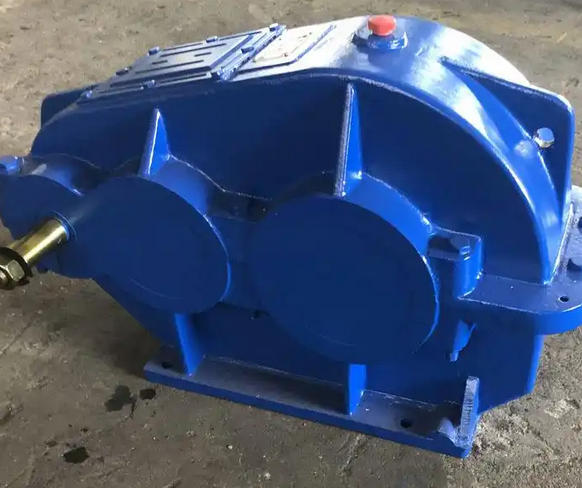 What is the oil change cycle for ZQ250-15.75-II gearbox in high humidity environment