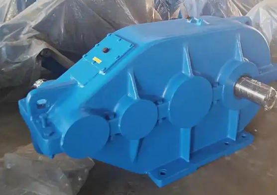 How to ensure the installation accuracy of the inclined design of the oil pool in ZSC600-37.9-1 soft tooth surface gear reducer