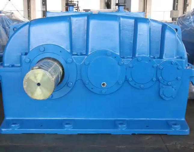 What problems can be caused by tilting the centerline of the gearbox shaft