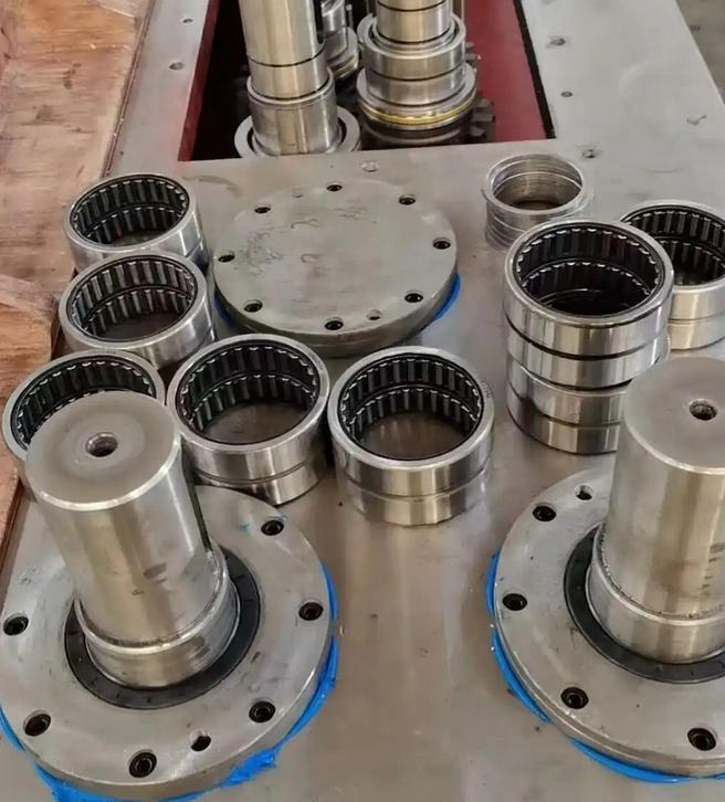 What are the repair methods for the worn and slippery output keyway of the gearbox that do not require replacing the casing