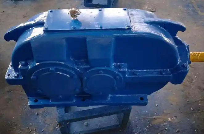 Locking plate and torque support: the 