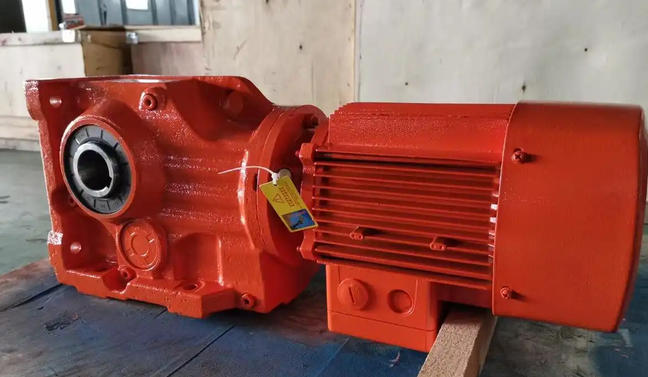 What should be done when restarting a long-idled bending machine reducer?