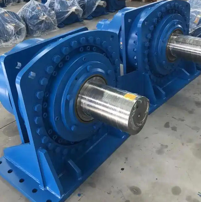 Root cause and thorough rectification measures of water and oil leakage in the reducer of the roller press machine