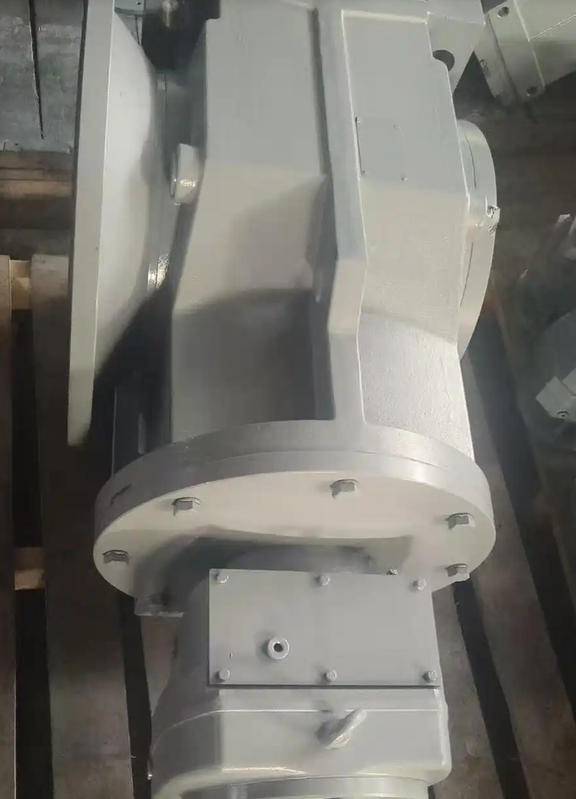 The decisive role of the material and heat treatment of the inner gear ring of the cutting machine reducer in its lifespan