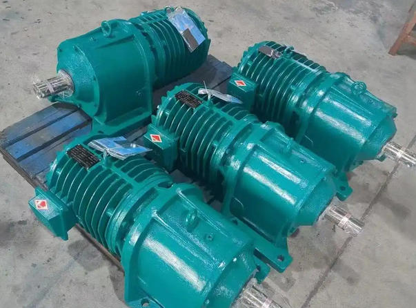 What is the function of the torque arm in the CJY shaft-mounted reducer?