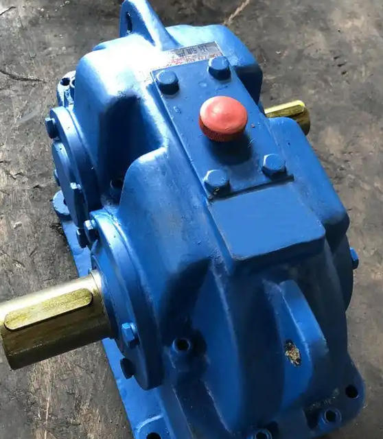 How does the lubrication method of ZDY125-3.15-1 gear reducer affect its performance and service life